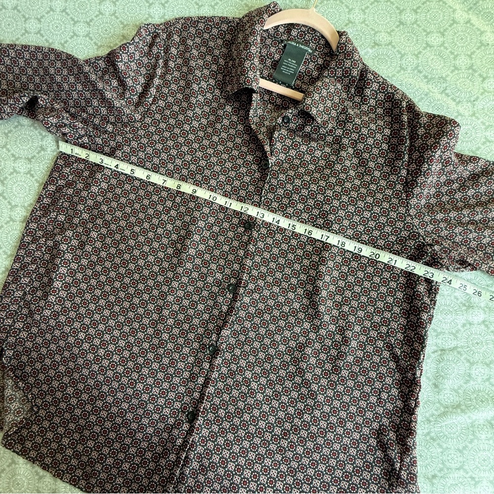 Chelsea & Theodore Floral Button Down Blouse Size XL - Picture 6 of 7